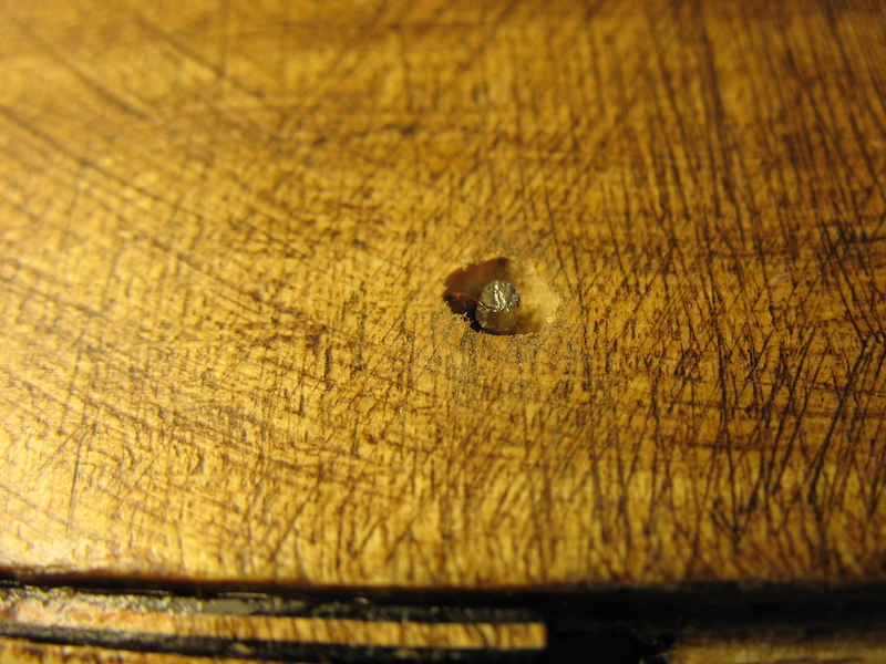 Loosen the rusty nail on the archtop guitar body