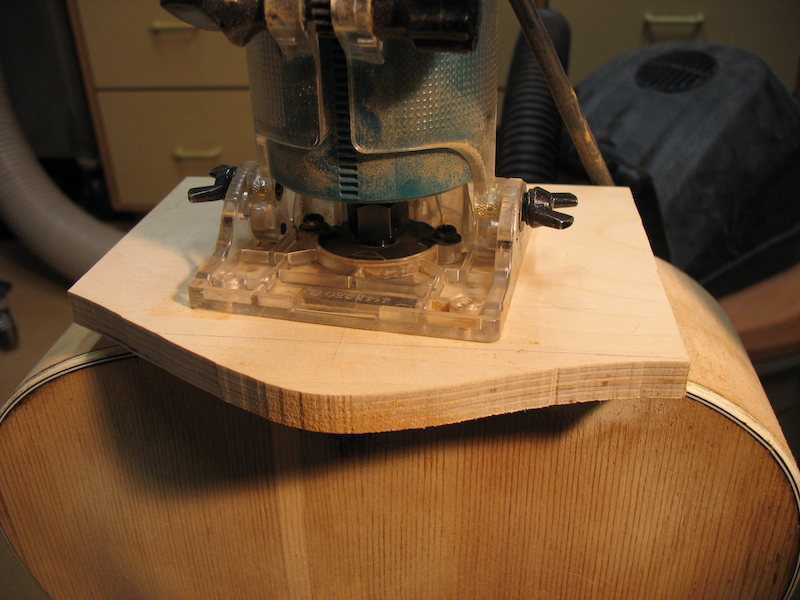 Routing the female part of the dovetail neck joint