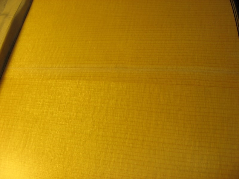 Repair crack on the top of the classical guitar